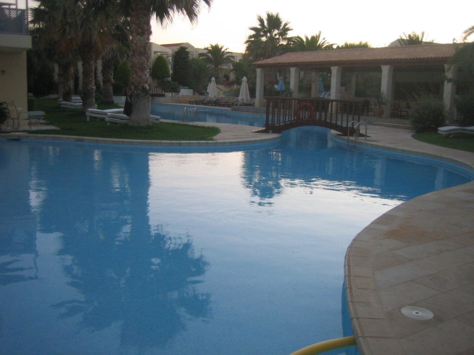 Relaxpool Phãea Cretan Malia