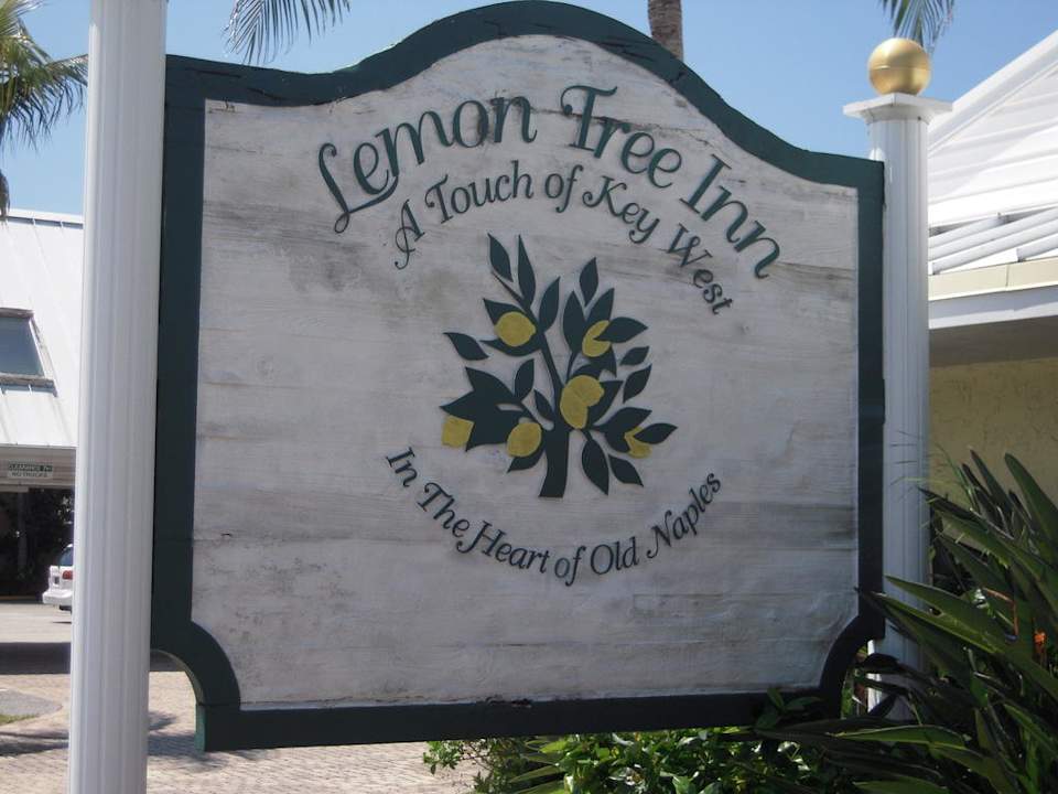 Hotelschild Hotel Lemon Tree Inn