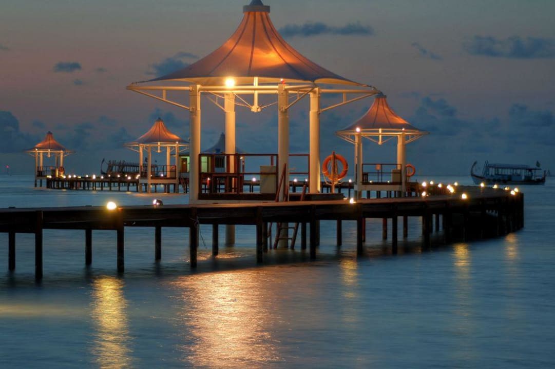 Der Jetty Cinnamon Hakuraa Huraa Maldives