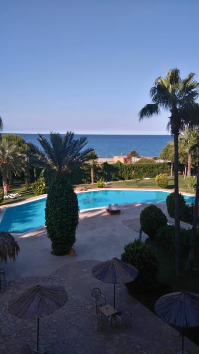 Vom Zimmer mit einem der Pools Club Turtas Beach Hotel