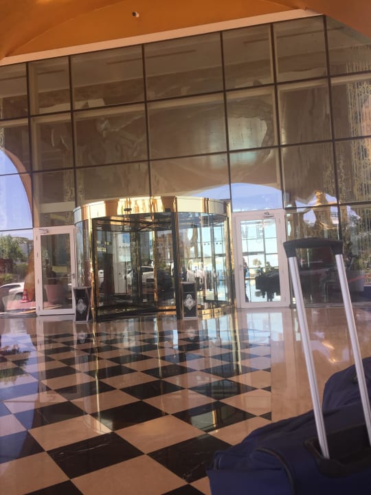 Eingangstür Azura Deluxe Resort & Spa Hotel