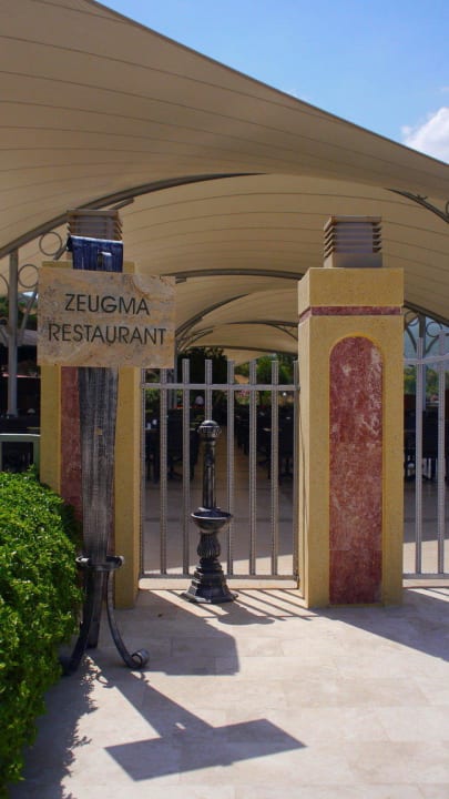 Eingang Restaurant Außenterrasse Tusan Beach Resort