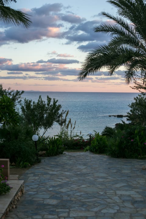 Strand Crystal Springs Beach Hotel