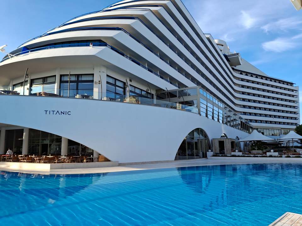 Pool Titanic Deluxe Lara