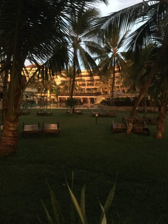 Eden bei Sonnenuntergang Occidental Eden Beruwala, a member of Barcelo Hotel Group