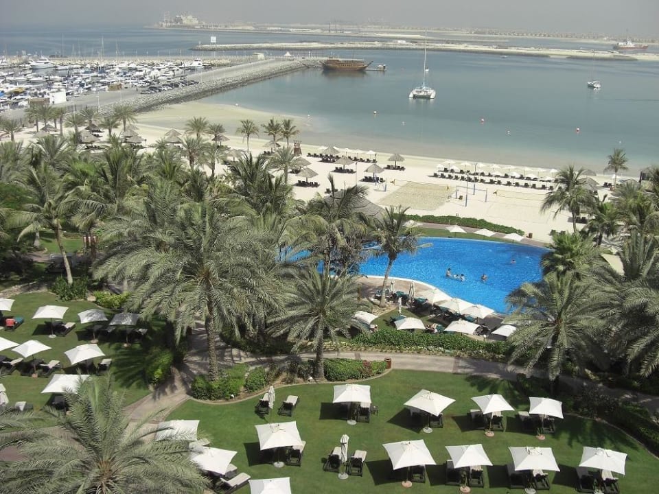 Balkonausblick Le Meridien Mina Seyahi Beach Resort & Waterpark