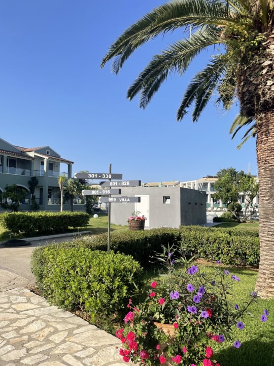 Außenansicht Acharavi Beach Hotel