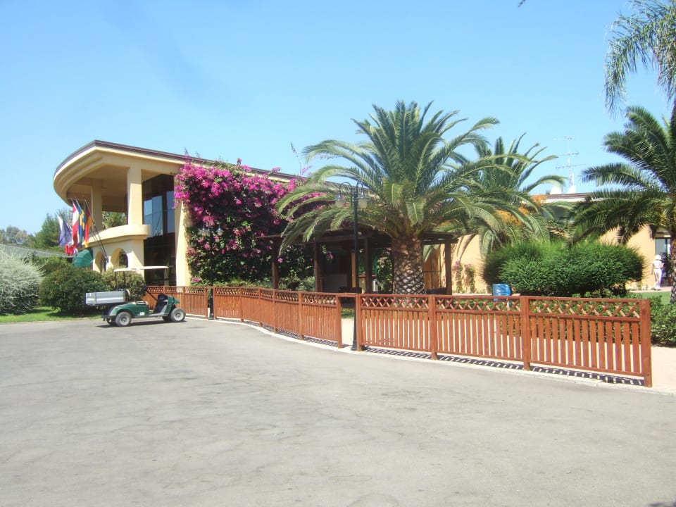 Eingangsberreich Falkensteiner Club Funimation Garden Calabria