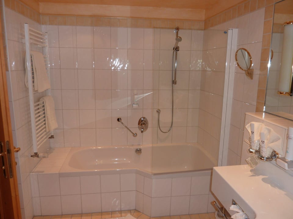 Bequeme (Dusch-)Wanne Adler Inn Tyrol Mountain Resort superior