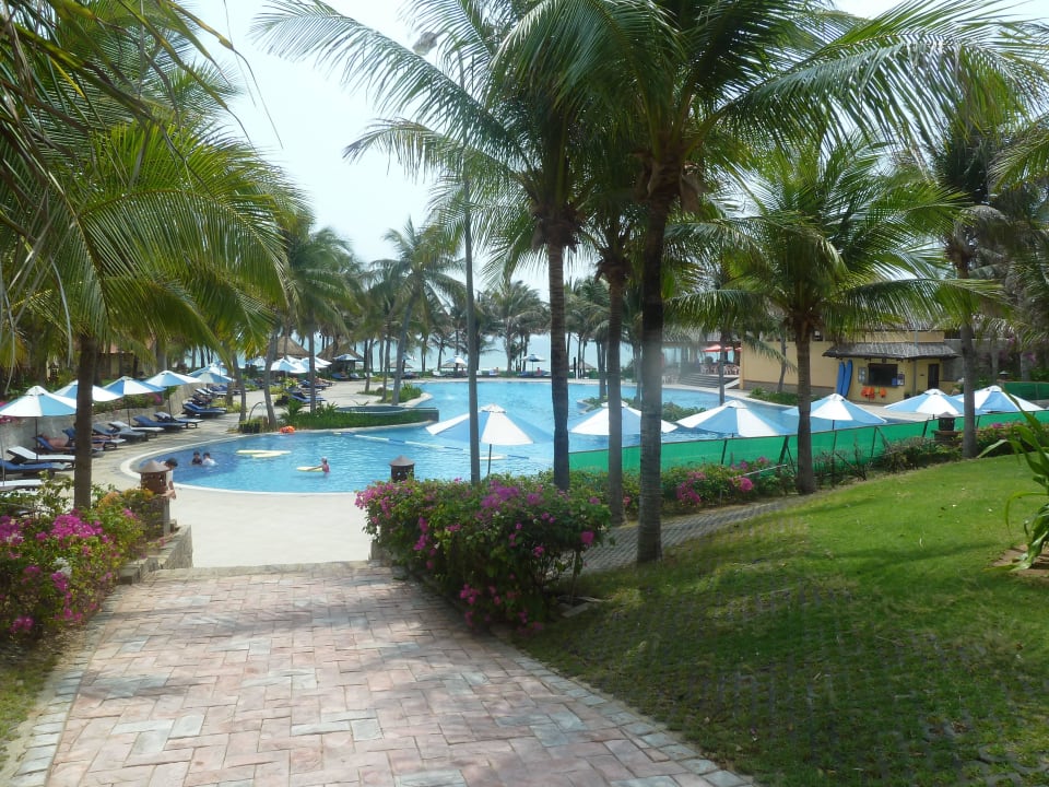 Von der Gartenanlage aus Pandanus Resort