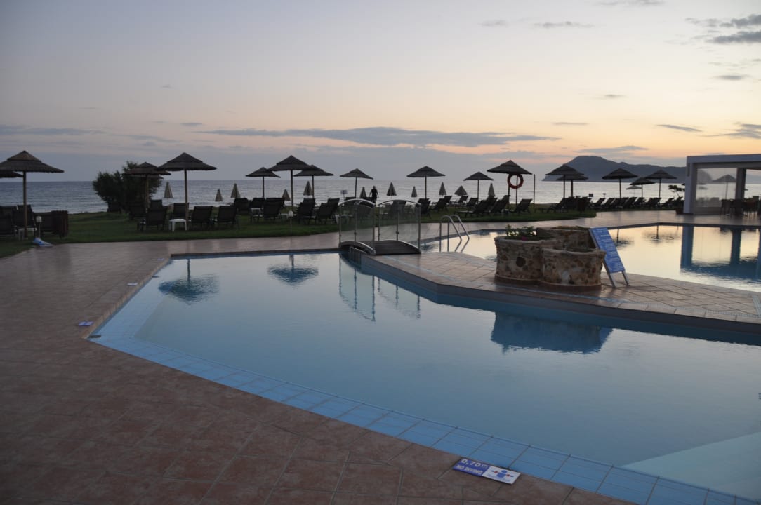 Pool Hotel Geraniotis Beach