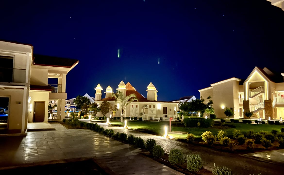 Außenansicht Pickalbatros Sea World Resort - Marsa Alam