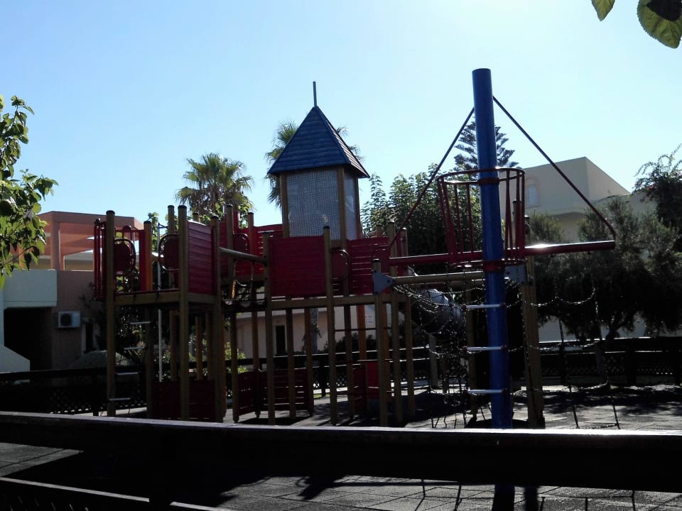 Spielplatz gegenüber des großen Pools Kipriotis Village Resort