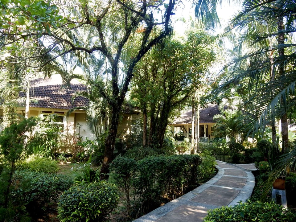 Gartenanlage Baan Khaolak Beach Resort