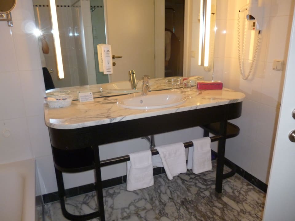 Bad / Doppelzimmer Superior / Orangerie Falkensteiner Spa Resort Marienbad