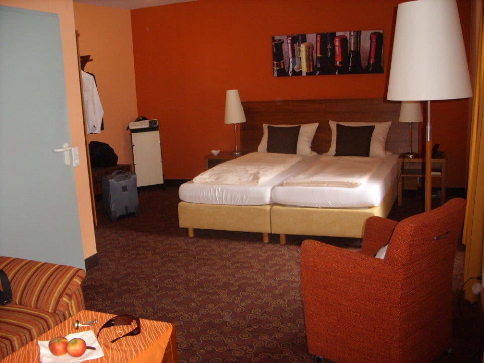 Zimmer Nr. 4 Thema "Wein" sehr großzügig. Hotel Pilgrimhaus