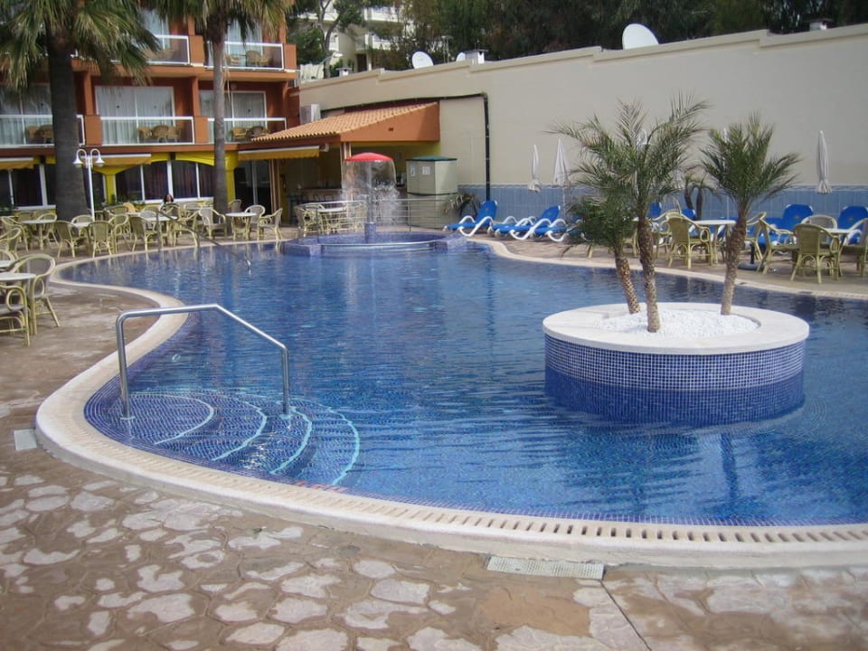 Der neu gestaltete Pool im März 2010 Hotel Aparthotel Paguera Beach