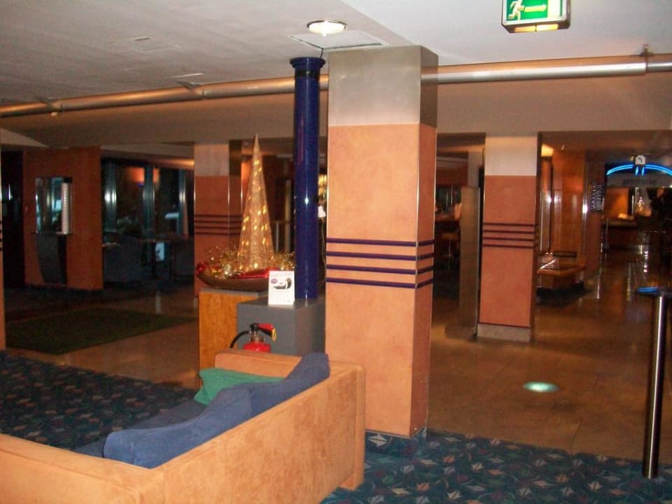 Lobby Leonardo Hotel Hannover Airport