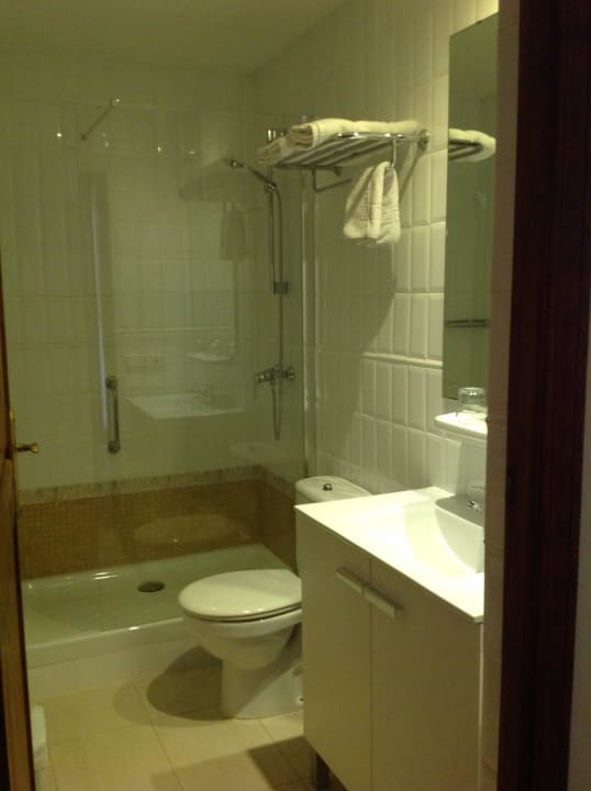 Baño con ducha Apartments Carabela II