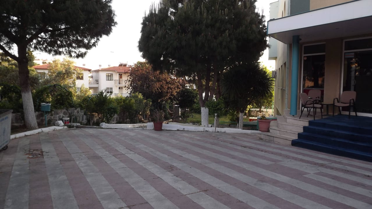 Hotel entrance Hotel Albora