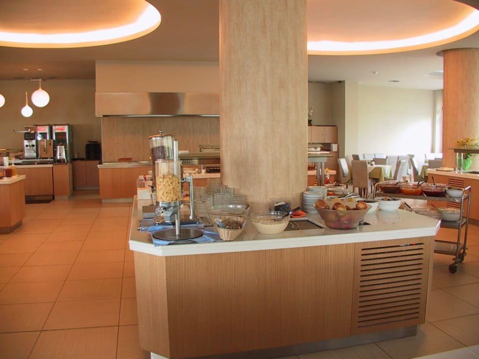 Die Müsli und Obst-Ecke zum Frühstück alltoura Club Hotel Poseidon Palace