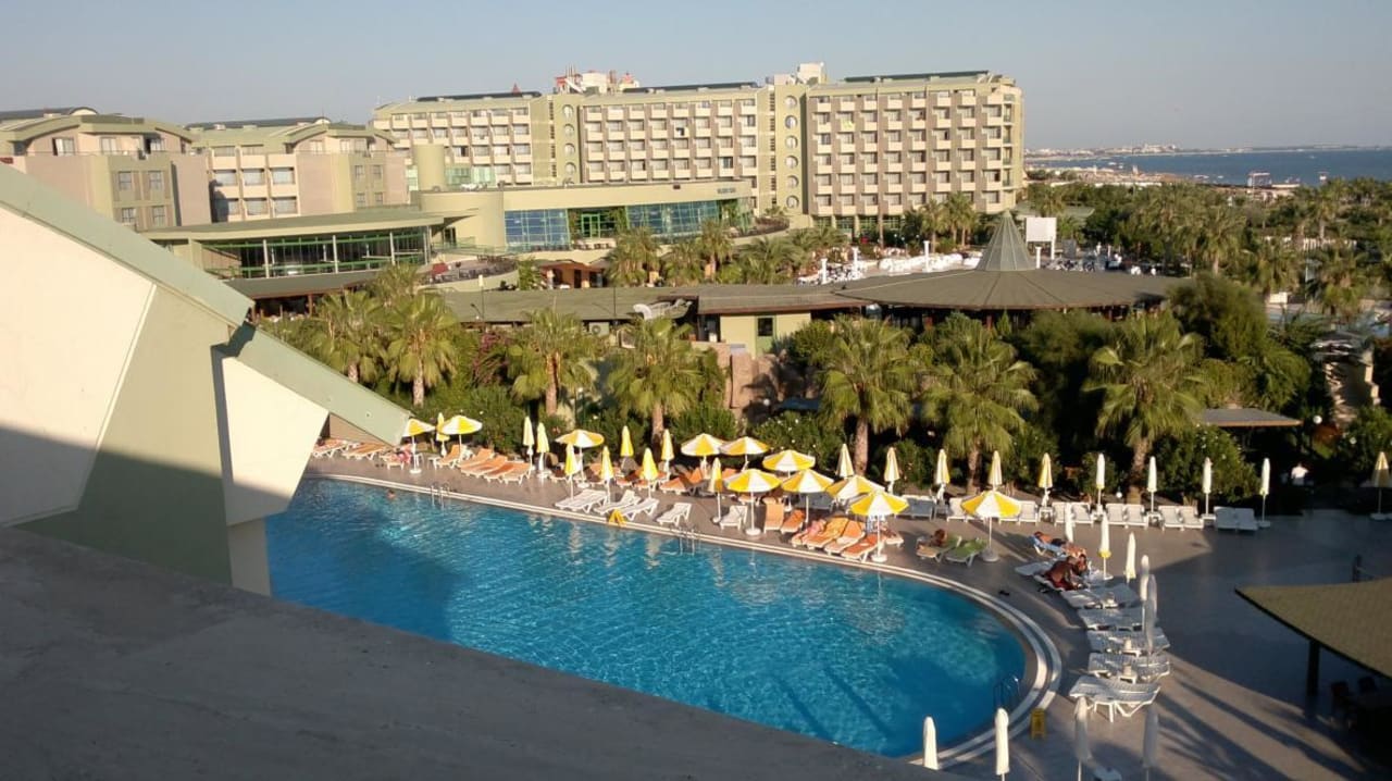 Ausblick Hotelzimmer über Anlage VONRESORT Golden Coast