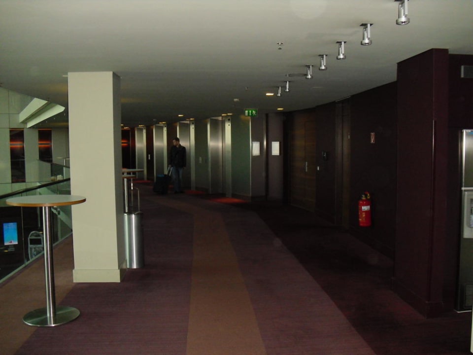 An den Aufzügen Radisson Blu Hotel Köln