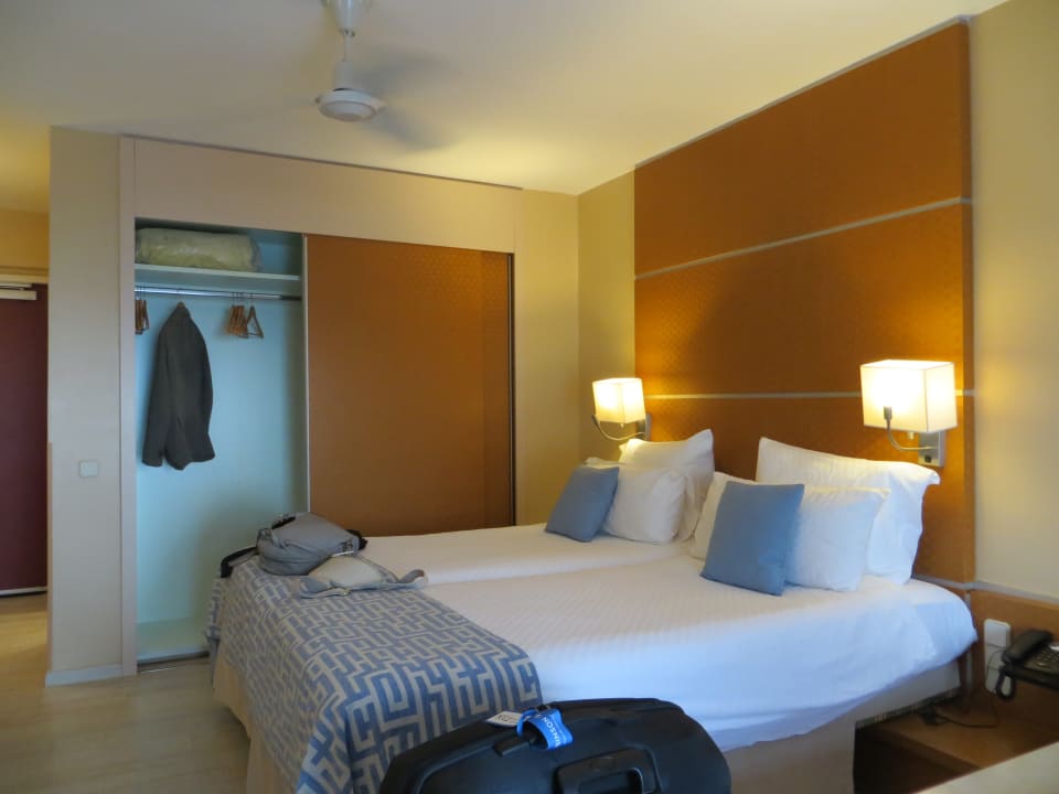 Zimmer ROBINSON ESQUINZO PLAYA