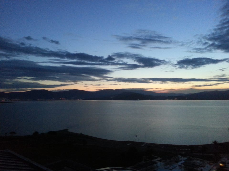 Sonnenaufgang am Hotelstrand Venosa Beach Resort & Spa