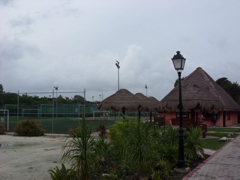 Teil der Sportanlagen Grand Palladium Select White Sand Resort & Spa