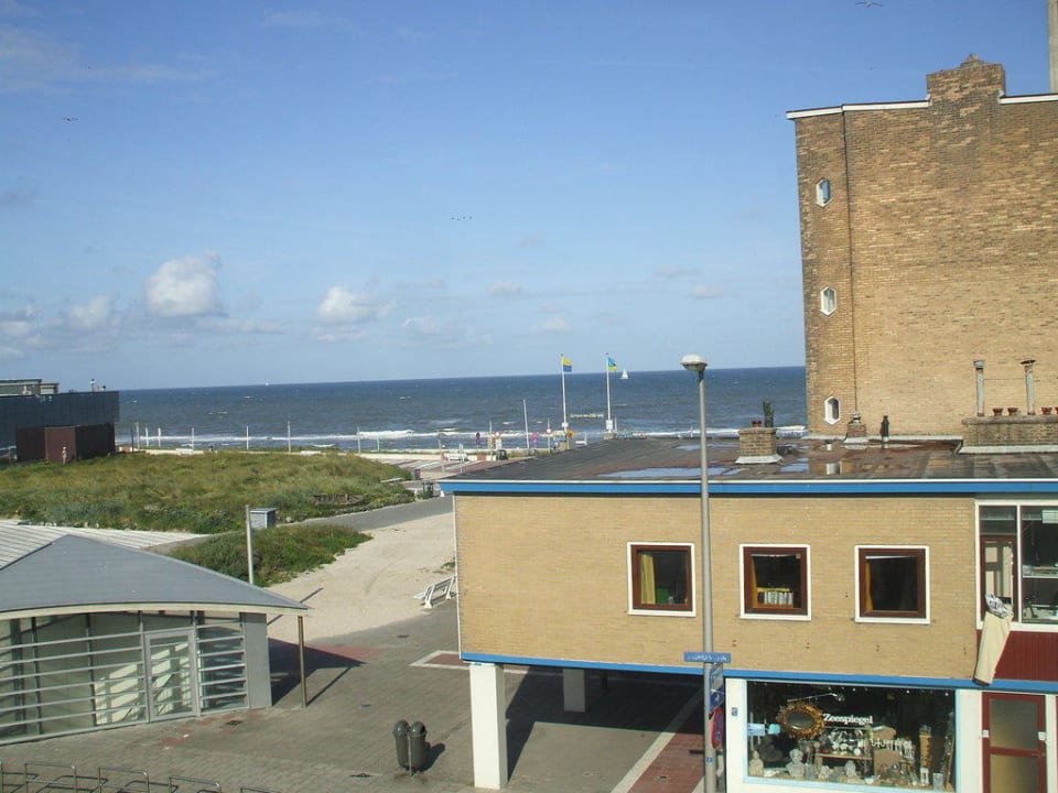 Blick aus dem Zimmer auf den Strand Amsterdam Beach Hotel Zandvoort