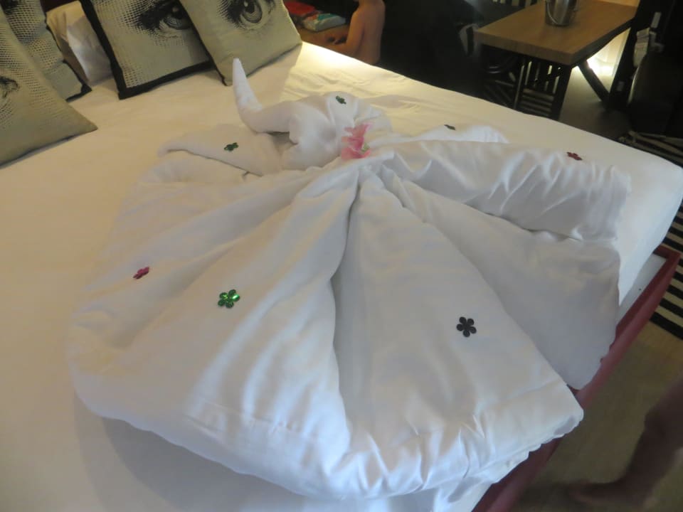 Dekoriertes Bett Hotel Delphin Imperial