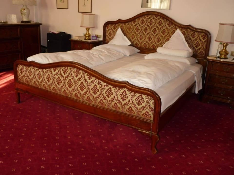 Gemütlichex, großes Bett Hotel Castel Rundegg