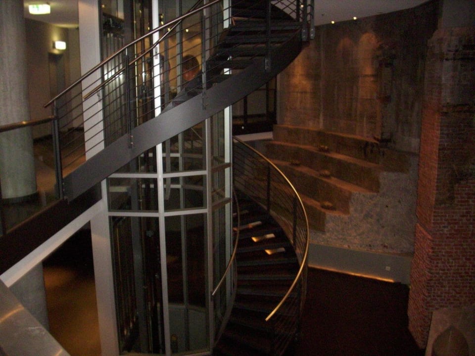 Treppenaufgang zum Restaurant Mövenpick Hotel Hamburg