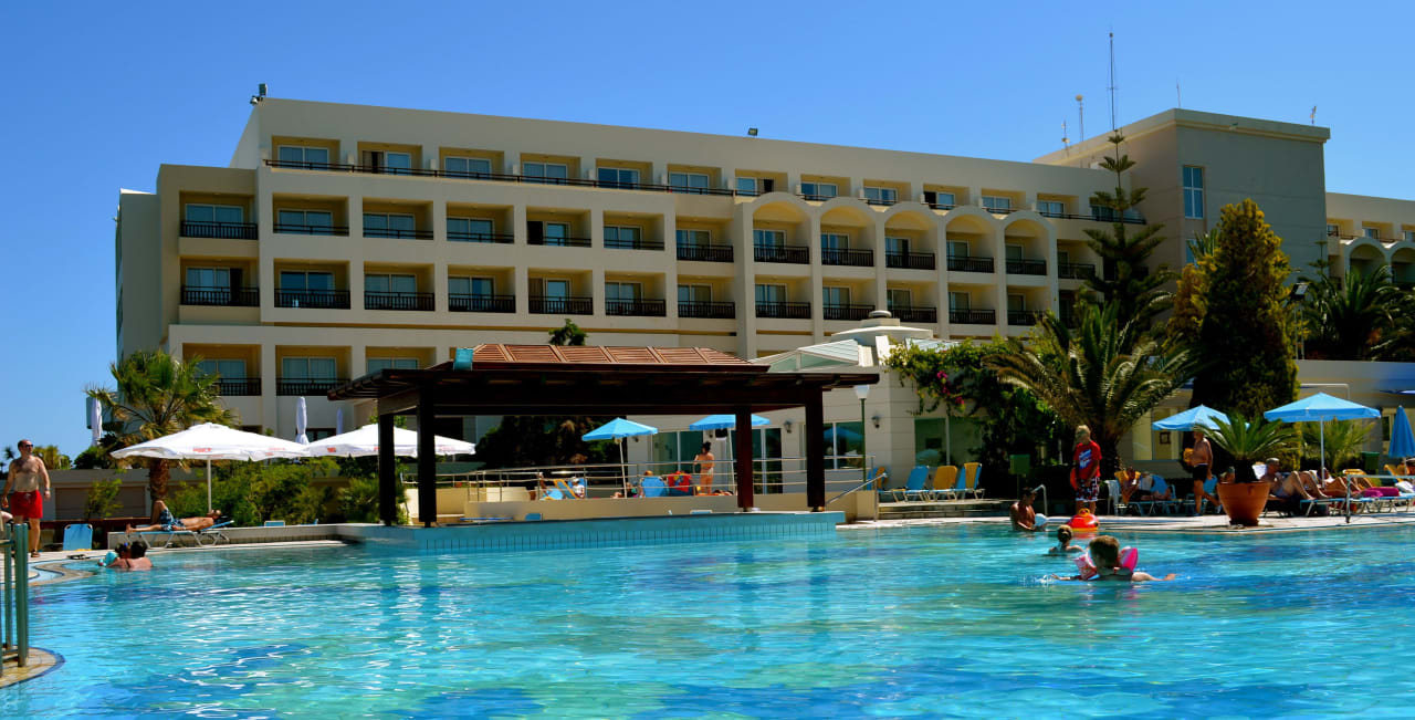 Main pool Iberostar Waves Creta Panorama & Mare