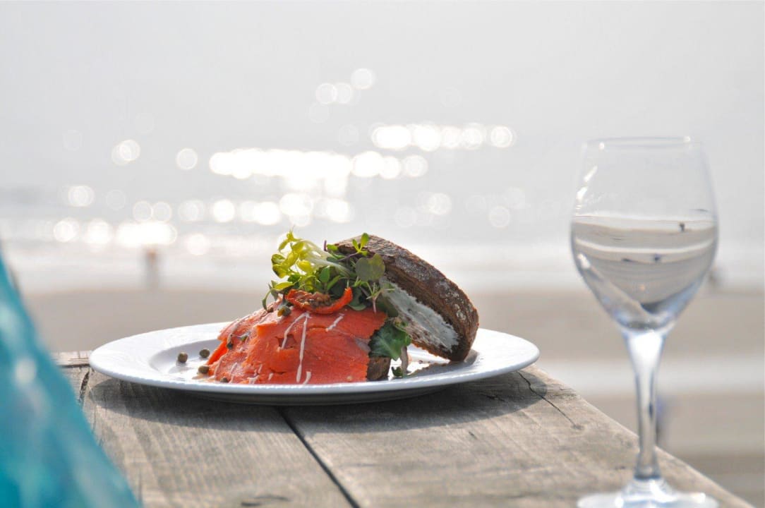 Terras restaurant Strandhotel Camperduin