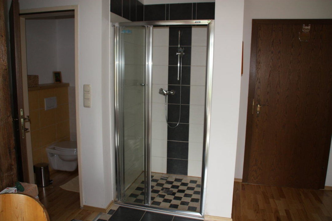 Offenes Bad im Zimmer Weingasthof Rauch-Hof