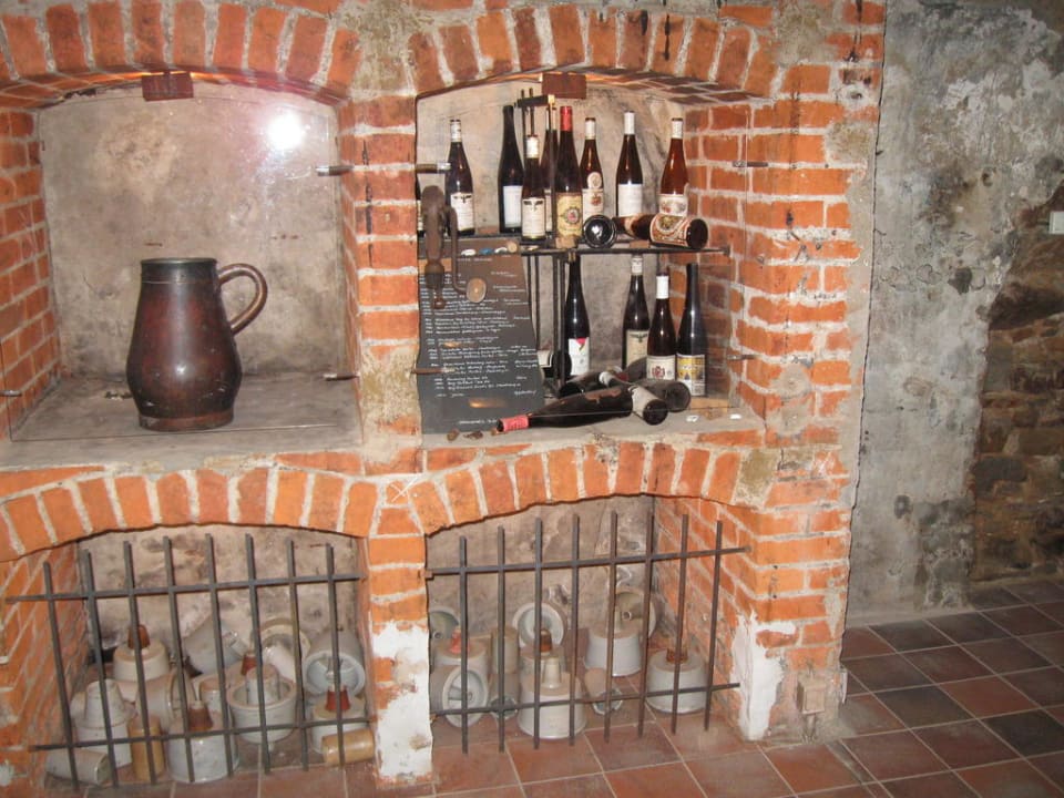 Im Weinkeller Breuers Rüdesheimer Schloss