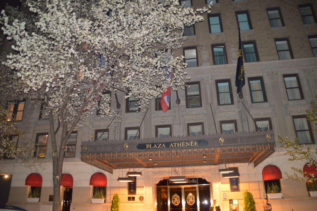 Frühlingsabend am Plaza Athenee Hotel Plaza Athenee