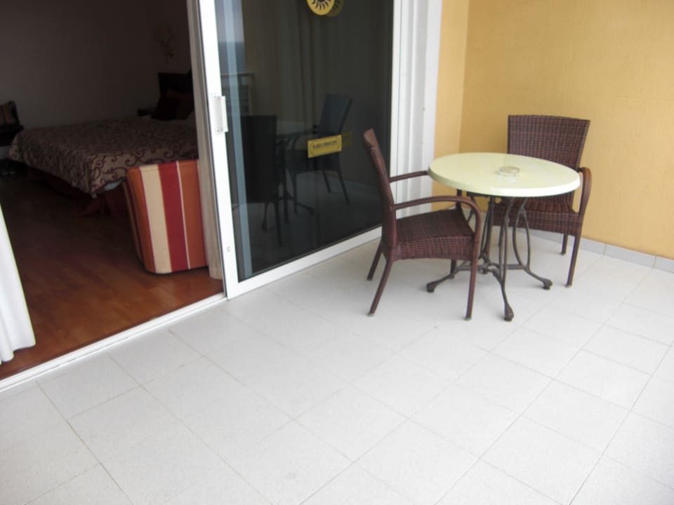 Unser Zimmer mit den Balkonmöbeln Bahia Principe Sunlight San Felipe