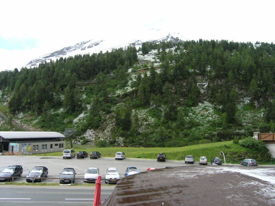 Blick vom Zimmer auf den Parkplatz Hotel Grünwaldkopf