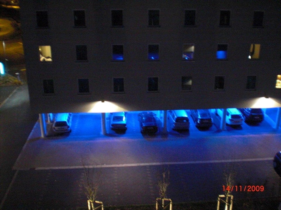 Blick in den Innenhof Motel One Hamburg Airport