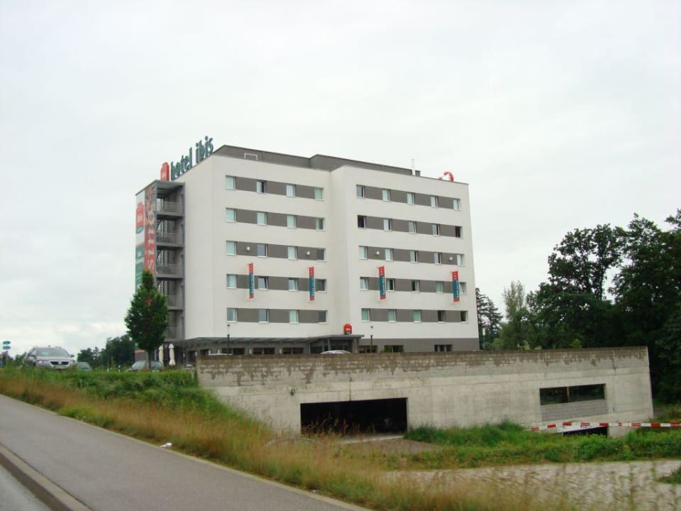 Ibis Fribourg mit schwieriger Tiefgaragenzufahrt Hotel Ibis Fribourg