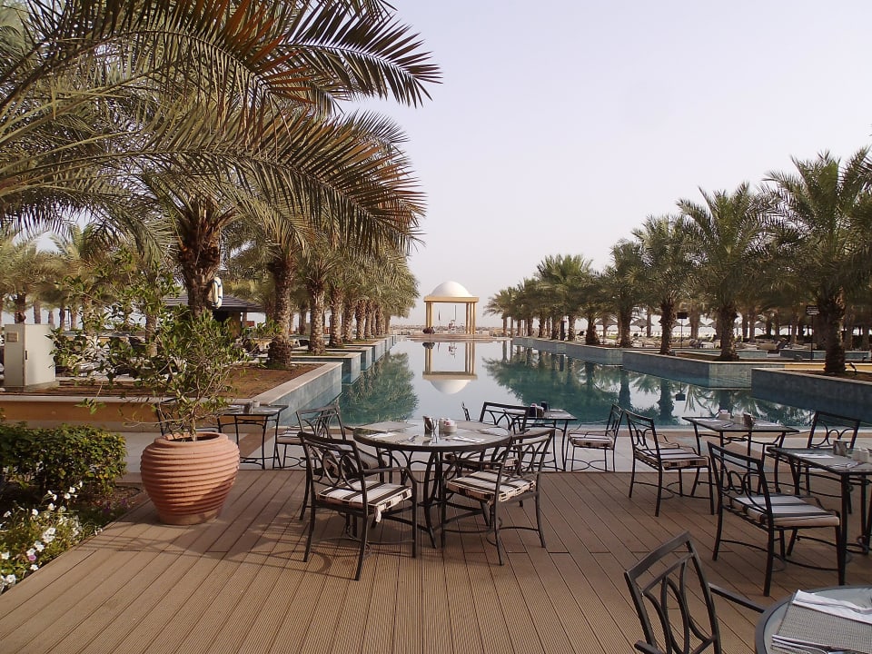 Poolblick vom Hauptrestaurant Rixos Al Mairid Ras Al Khaimah