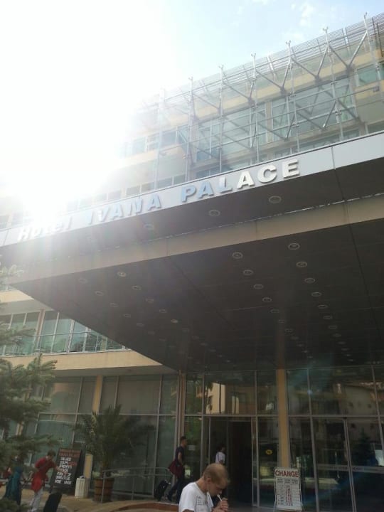 Eingang Hotel Ivana Palace