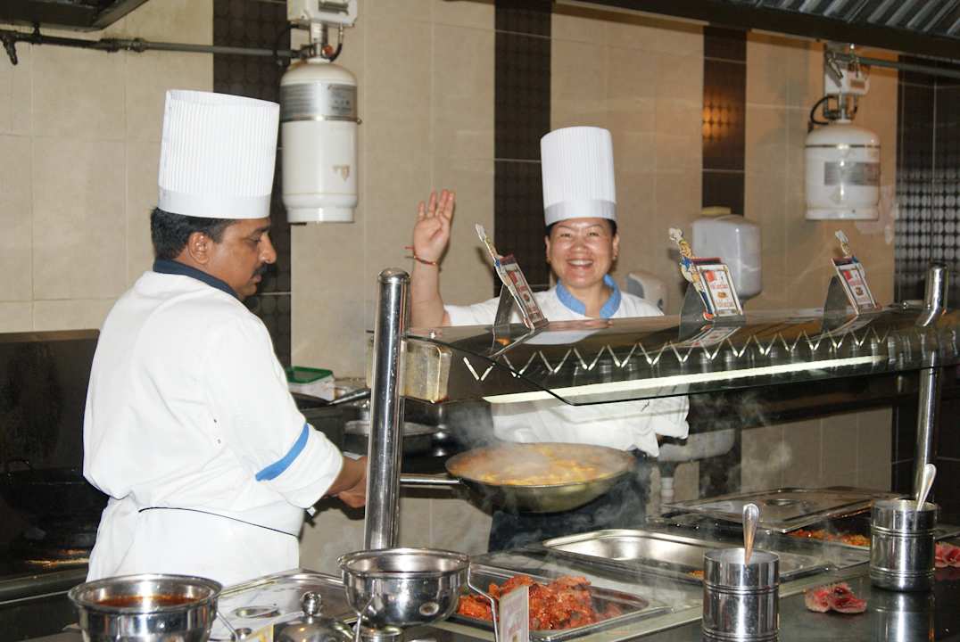 Wspaniała szefowa restauracji azjatyckiej Pickalbatros Alf Leila Wa Leila Resort - Neverland Hurghada