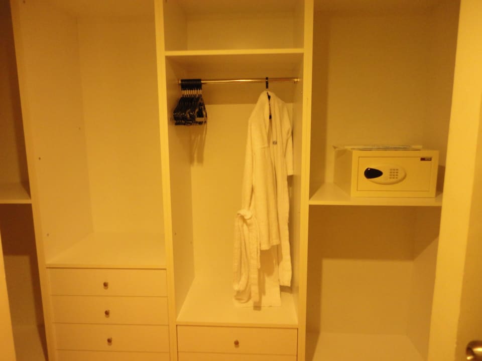 Offener Kleiderschrank Seaden Sea World Resort & Spa