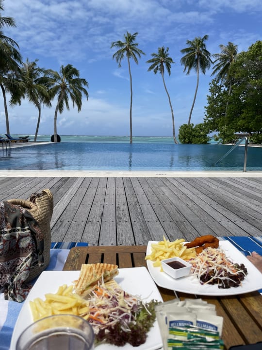 Pool Meeru Maldives Resort Island