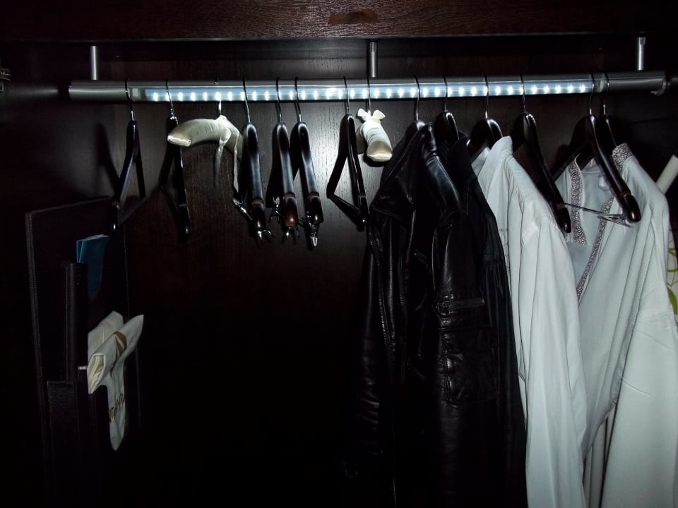 LED beleuchtete Kleiderstange Jumeirah Zabeel Saray