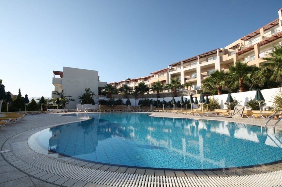 großer Pool Grand Hotel Holiday Resort